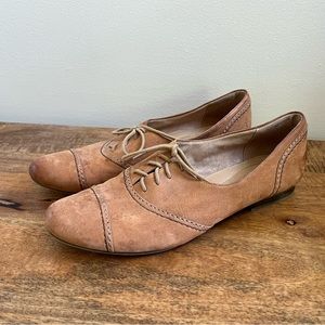 Naturalized Lonnie Oxford Flats